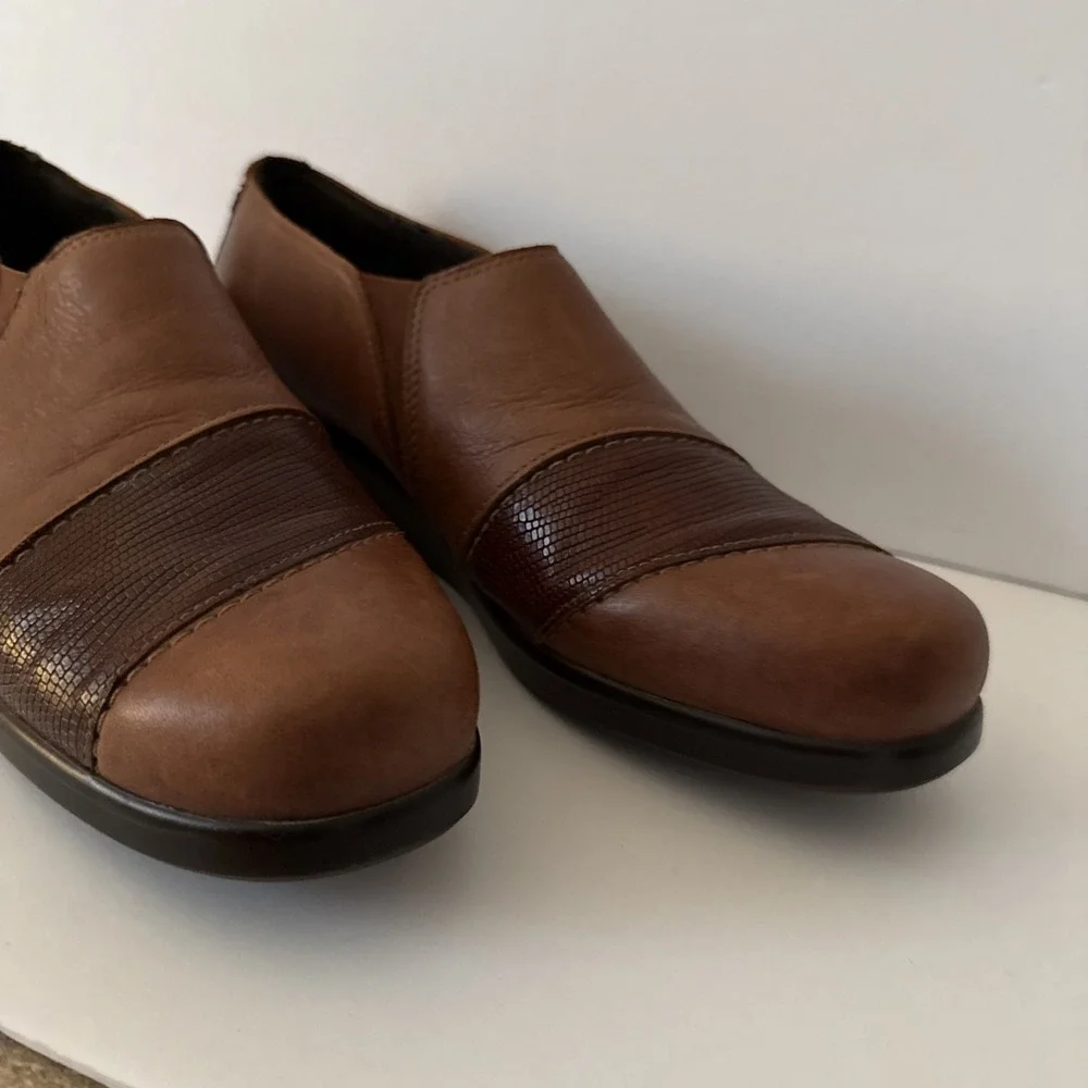 SAS Nora Slip On Loafer Wedge Shoes Brown Leather Womens Size 10.5 N Comfort New